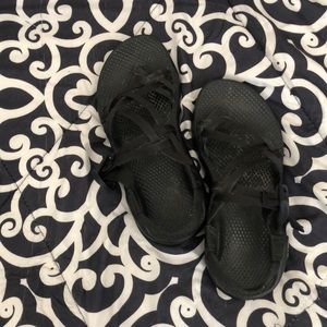 Black women’s Chacos Size 6